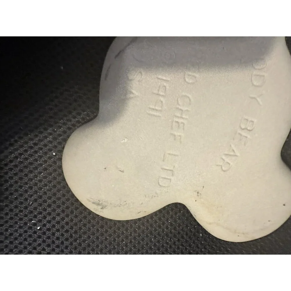The Pampered Chef Teddy Bear Cookie Mold Vintage 1991 Tan Heart‎ Stoneware
